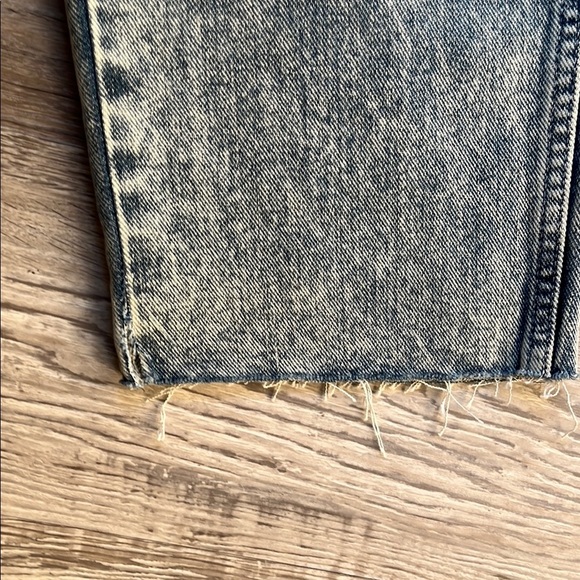 BDG Light Wash Denim Jeans - Picture 4 of 10